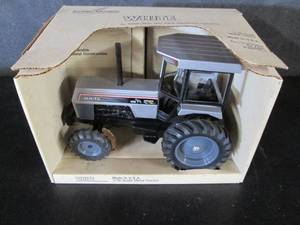 lot 98 image: Ertl Scale Models Workhorse 170 Whi...