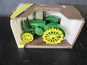 lot 99 image: Ertl Collectors Edition John Deere...