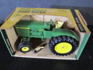 lot 100 image: Ertl John Deere 5020 Diesel Tractor...
