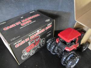 lot 104 image: Ertl Case Collectors Edition IH Ma...