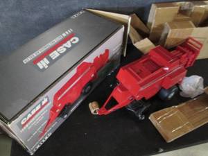 lot 110 image: Ertl Case 8575 Rectangular Baler #4...