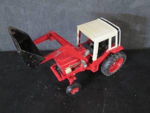 lot 119 image: Ertl Case International 1586 8B...