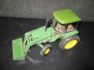 lot 134 image: John Deere Tractor 6C...