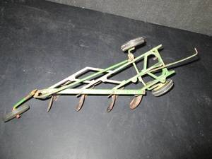 lot 140 image: Late 50s, early 60s John Deere 4 -bottom plow, all steel -