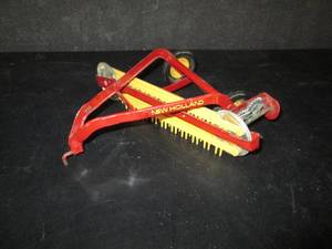 lot 142 image: New Holland Tractor Attachment 9C...