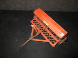 lot 148 image: 1960s Tru-Scale grain drill, all steel