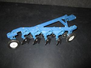 lot 160 image: 1960s Tru - Scale manure spreader, excellent condition -