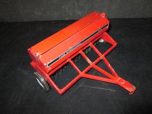 lot 165 image: Case Intermational 5100 Tractor Att...