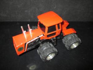 lot 181 image: Collectors Edition Allis-Chalmers 4W-305 Tractor with chrome wheels includes gold sticker on front.6A