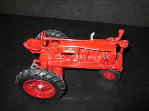 lot 189 image: McCormick Farmill F-20 Tractor 6A...