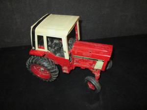 lot 191 image: International 1586 Tractor 6A...