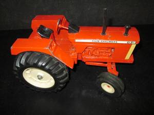 lot 194 image: Allis-Chalmers D-2 Tractor 6A...