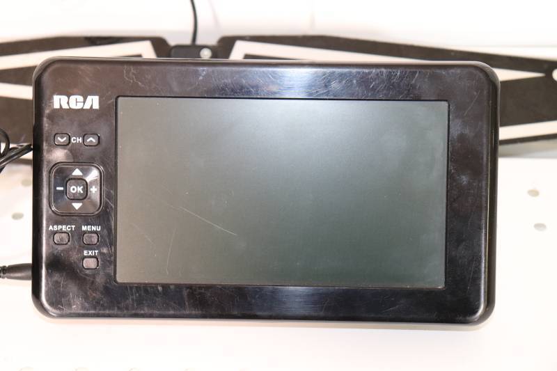 lot 53 image: RCA RTV86073 PORTABLE 7 LCD TV  (2) Car FM Modulators
