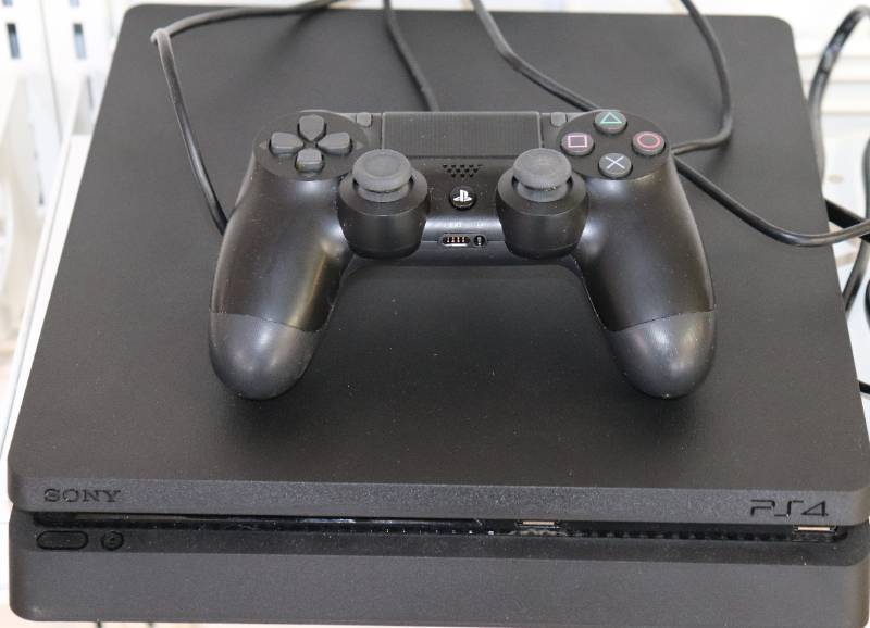 lot 46 image: SONY PS4 Playstation