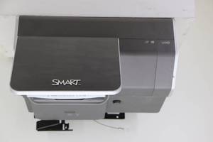 lot 22 image: SMART UX60 Projector