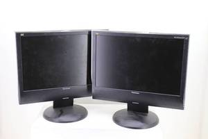 lot 31 image: Lot of (2) Viewsonic VG1932wm-LED