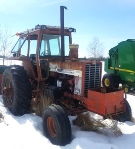 lot 7 image: Three IHC 1456 Tractors