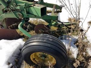 lot 36 image: John Deere 3200 Plow