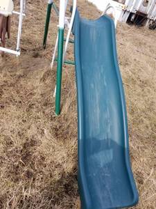 lot 42 image: Sportspower Swing Set