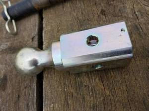 lot 80 image: Trailer Ball & Large Pin