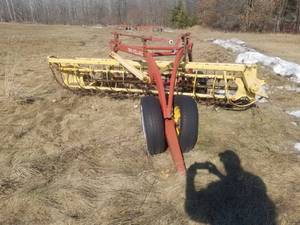 lot 19 image: New Holland 258, 260 Hay Rakes & Dolly