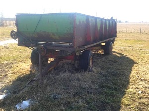 lot 95 image: Balzer Manure Spreader