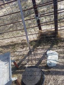 lot 128 image: Small Animal Feeding Supplies