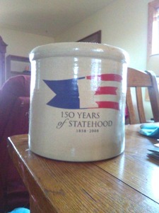 lot 142 image: Red Wing Crock