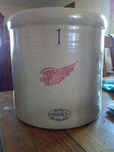 lot 143 image: Red Wing Crock