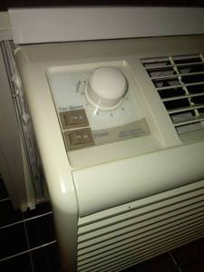 lot 162 image: Goldstar Air Conditioner