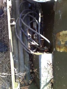 lot 182 image: Tripod Spotlight & 10 Piece of Aluminum Pipe