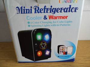 lot 17 image: Mini Fridge