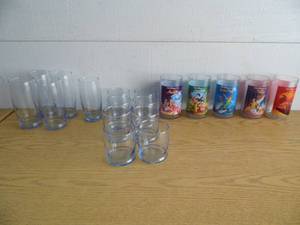lot 26 image: Glasses