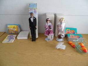 lot 87 image: Avon Figures - Collectibles