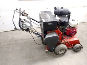 lot 10 image: Jacobson Textron Aero King 1321 Pow...