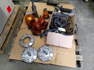 lot 26 image: Ford Hub Caps, Flashing Lights, Wir...