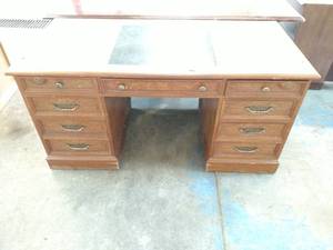lot 53 image: Desk