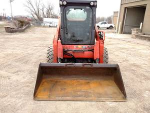 lot 4 image: 2017 Kubota SSV75 Skid Loader
