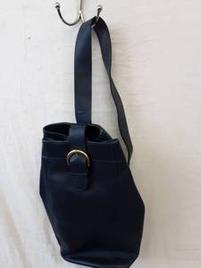 lot 19 image: Coach Leather Sling