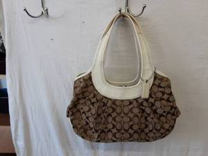 lot 21 image: Coach Signature Handbag With Dust Bag
