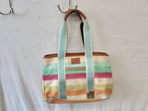 lot 24 image: Coach Handbag