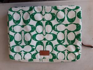 lot 32 image: Coach Signature Lap Top Case