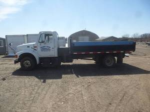 lot 9 image: 1997 International 4700 Dump Truck
