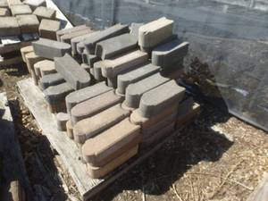 lot 37 image: Bullet Edge Paving Stone