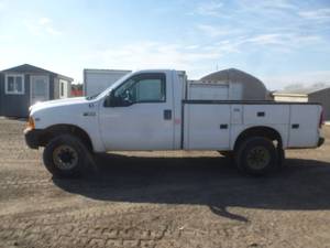 lot 13 image: 2000 Ford F 350 4WD Service Truck