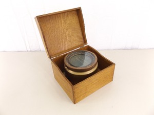 Antique Brass Navigators Compass in Quarter Sawn Dovetailed Wood Box