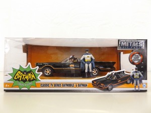 MINT New Jada 124 Classic TV Series Batmobile and Batman Figurine