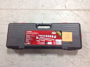 Husky 34 in. Drive Ratchet and SAE Socket Set (14-Piece) in good conditions