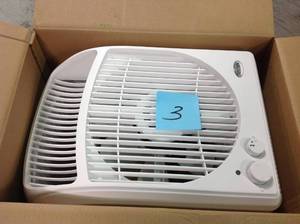 lot 3 image: AIRCARE 6-Gal. Evaporative Humidifier for 2,300 sq. ft.