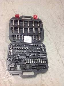 lot 5 image: Husky Mechanics Tool Set (111-Piece) in good conditions
